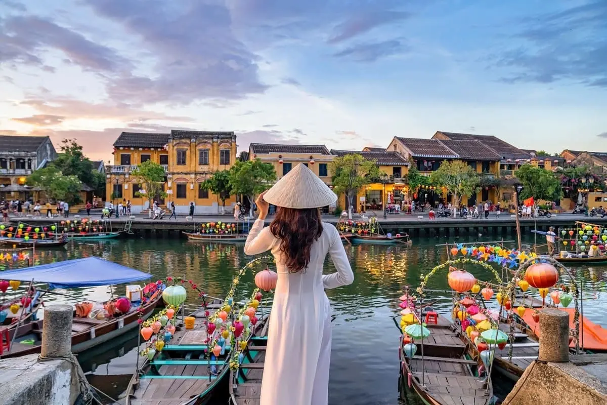 Miền Trung: Đà Nẵng - Bà Nà - Hội An - Huế - Quảng Bình - Động Phong Nha - Bay Bamboo