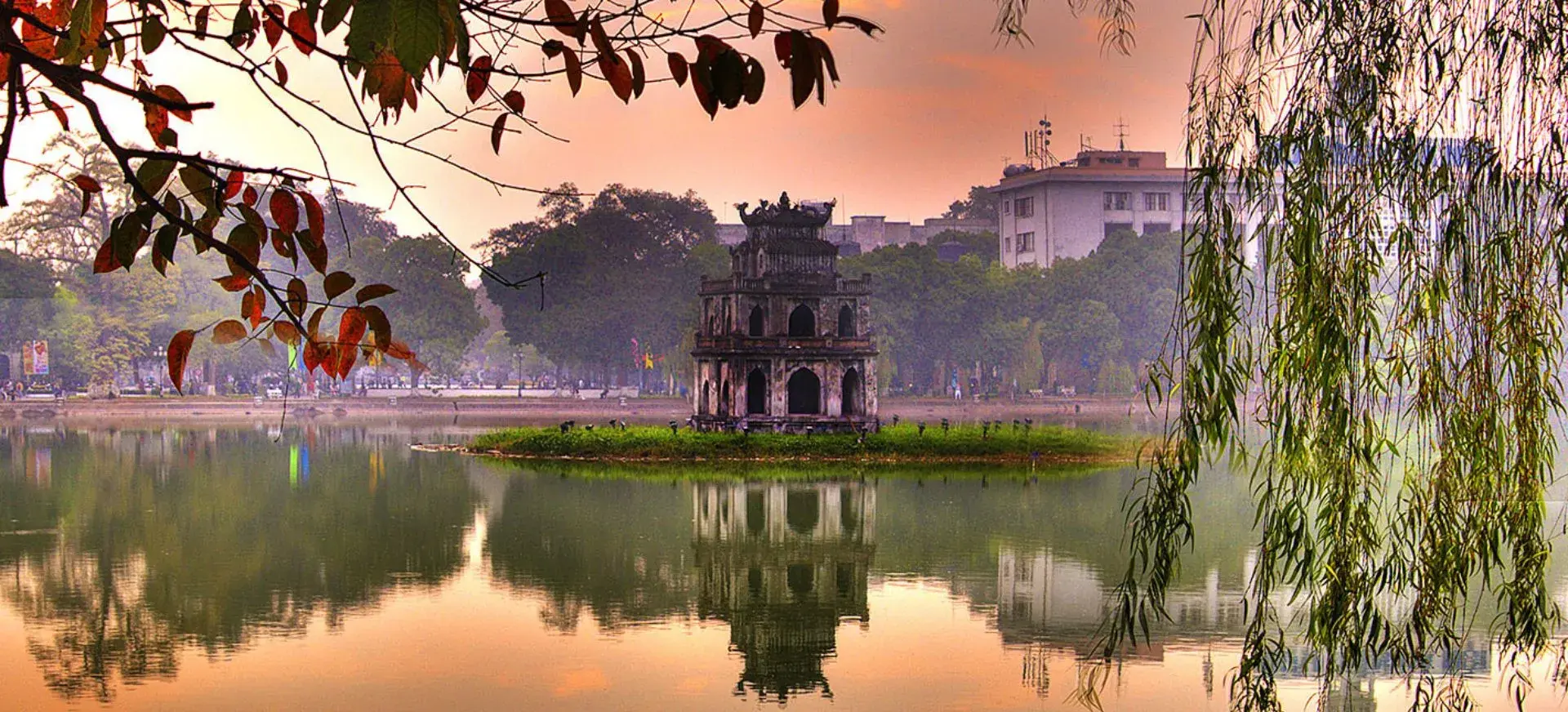 Việt Nam: Hồ Chí Minh - Hà Nội - Hạ Long - Ngủ Đêm Du Thuyền 5 Sao